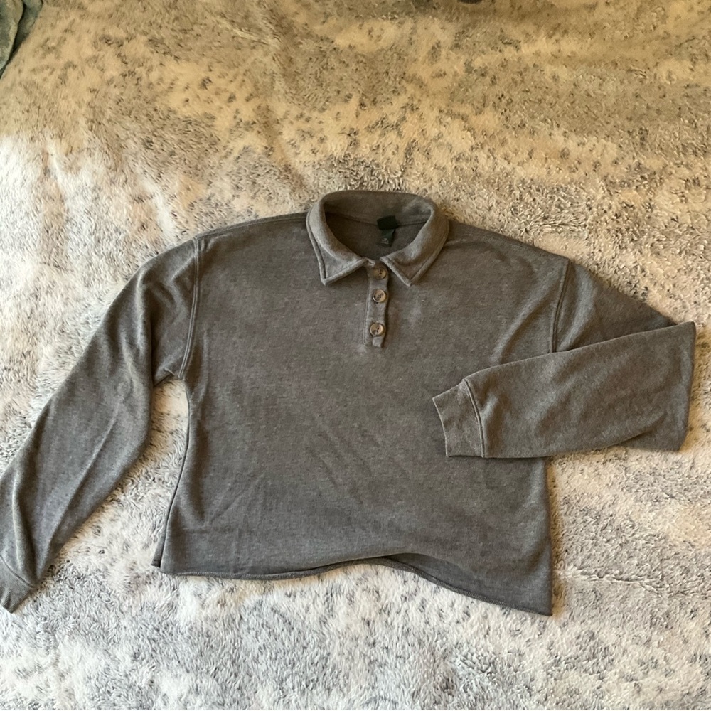 Grey long sleeve with buttons and collar